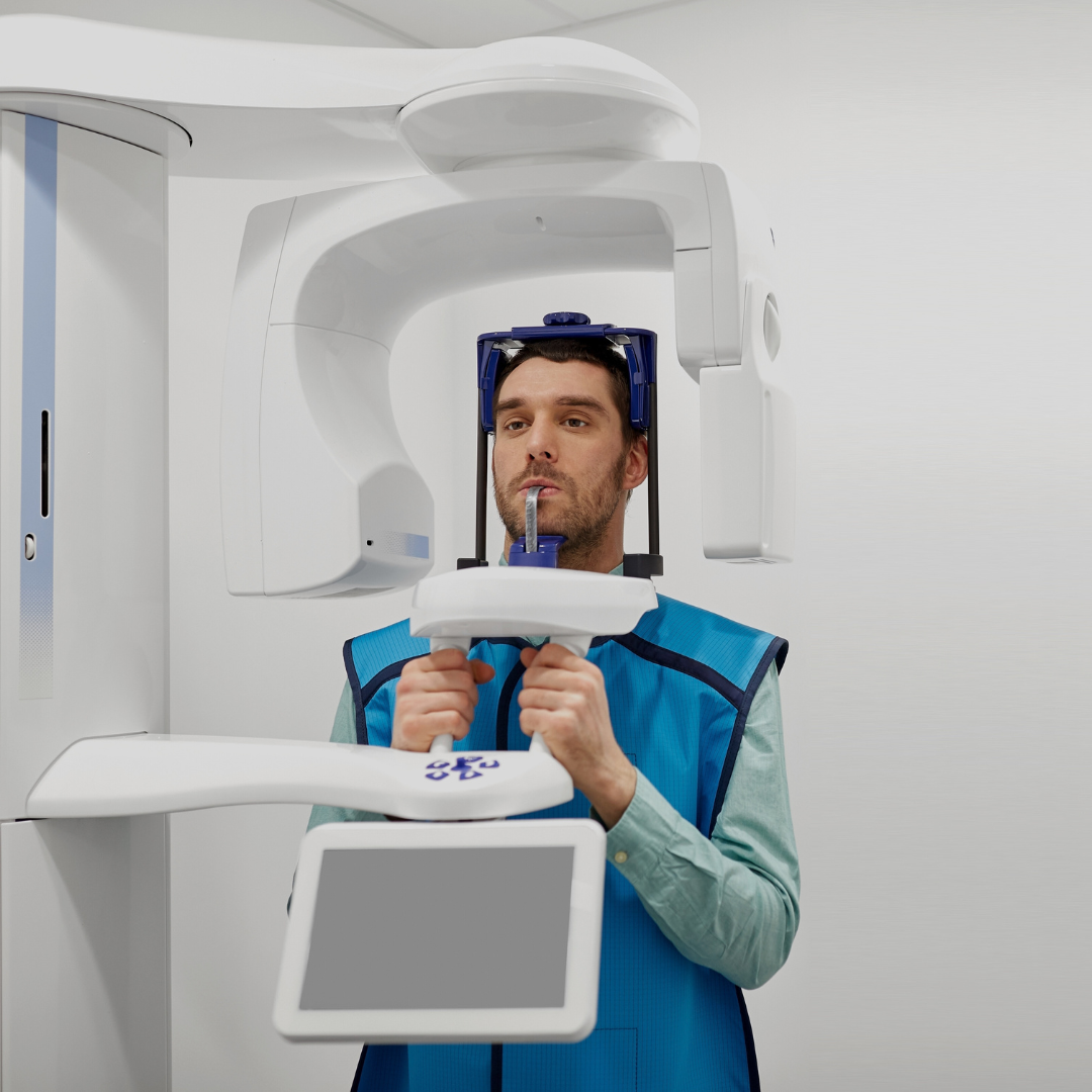 A client having 3D scan of teeth before dental restoration assessment at dental clinic in Ho Chi Minh city. Dentist will assess suitability for  all-on-4 implants. Glamjet works with expert dentists in Ho Chi Minh city in Vietnam. The cost for all-on-4 implants in Ho Chi Minh city, Vietnam is 70%-80% cheaper than in the USA, Australia, and the UK. Glamjet is an Australian company help travellers arrange dental holidays with ease