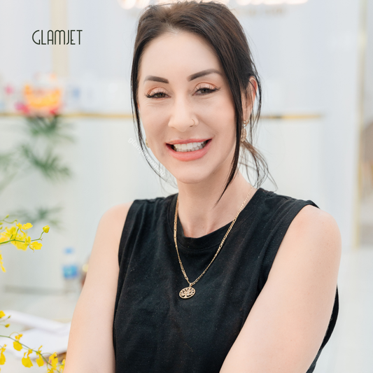 A women from Darwin smile beautifully after getting a Hollywood smile makeover at the best dental clinic in Ho Chi Minh, Vietnam with Glamjet.com.au
